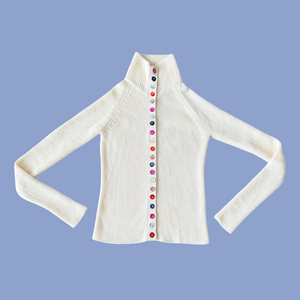 Versatile Ecru Turtleneck Sweater with Mother-of-Pearl Buttons