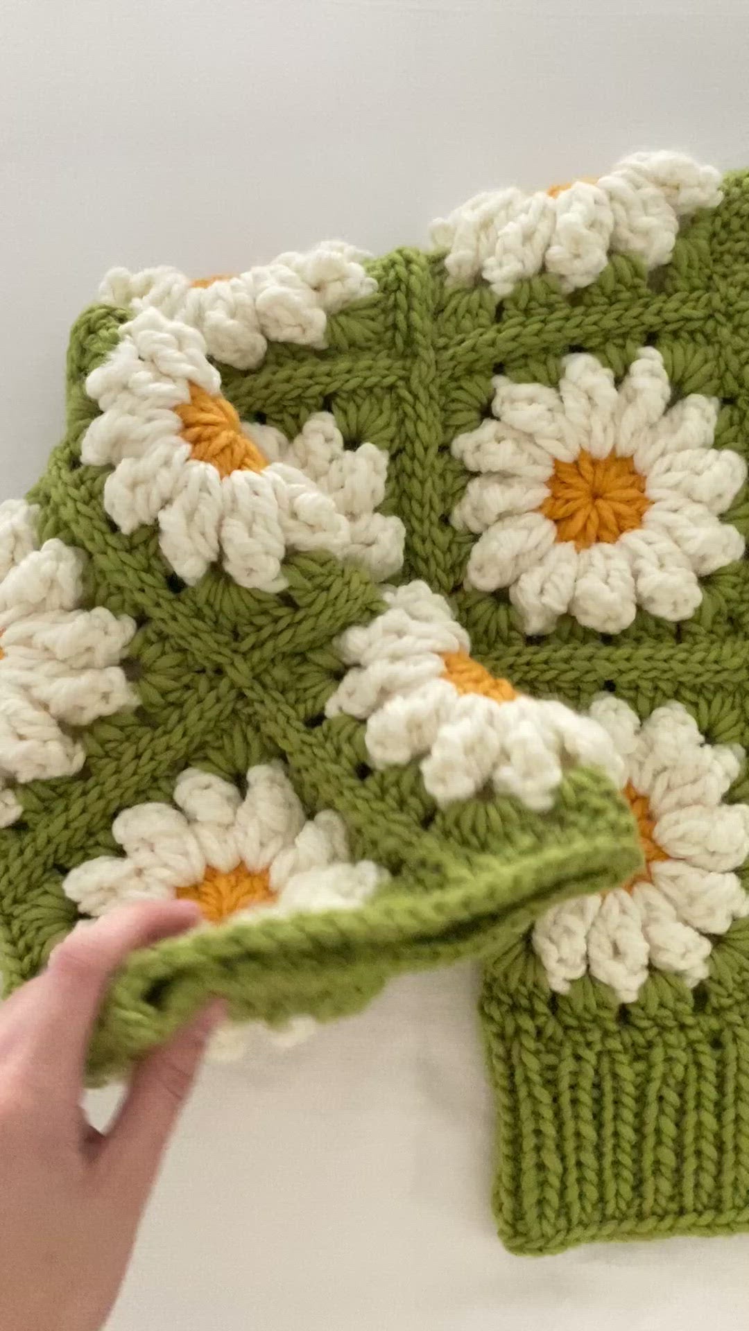 Cardigan in lana Colossal Daisies