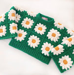 Charger l&#39;image dans la galerie, Colossal Daisies crocheted and hand-knitted sweater
